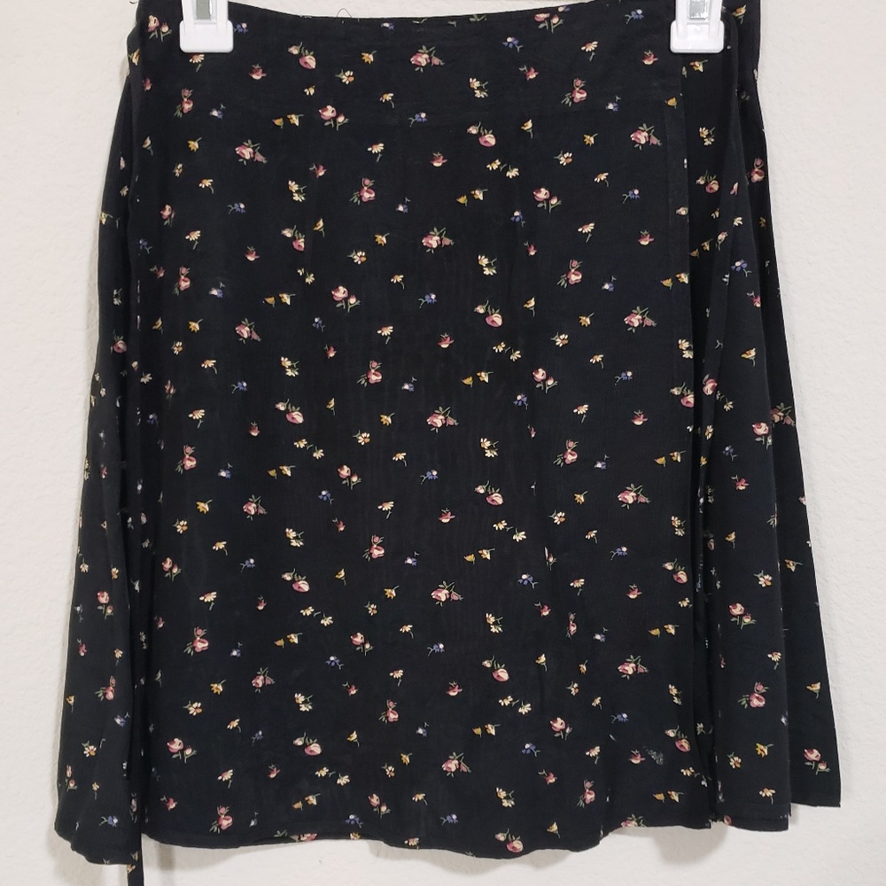 Black Wrap Around Floral Skirt Size 8